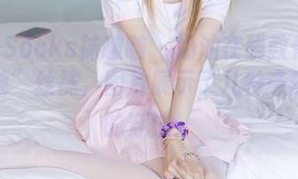 BoBoSocks袜啵啵 – 奶油在线教你如何“双拽”丝袜，图片展示了几种意想不到的穿法！