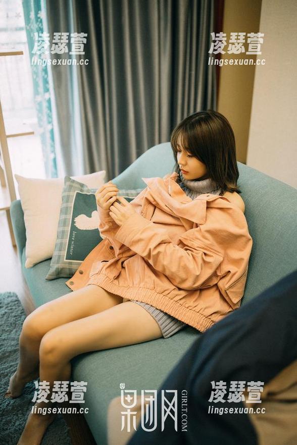 GIRLT果团网-Miss琪 GIRLT果团网 - 有了Miss琪的白衬衫和网盘,周一也能变成“轻松怼人日”,马上下载!