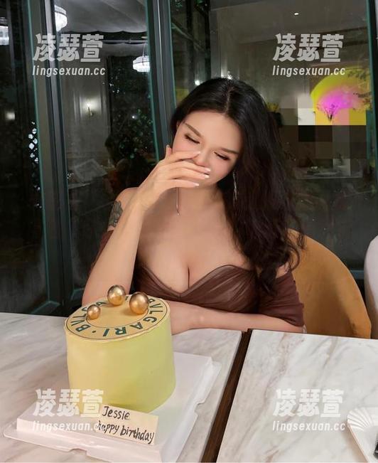 Jessie婕西 微密圈 - 当Jessie婕西的制服碰撞图库精选,你会发现一丝不羁的味道在悄然流动。