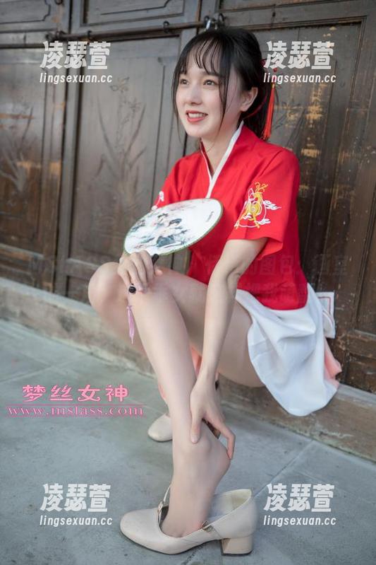 MSLASS梦丝女神-恬恬 MSLASS梦丝女神 - 恬恬的图包:画室的一角,这乖乖女就这样把我萌翻!