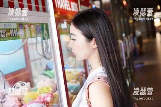 MiiTao蜜桃社-陆萱萱Cecilia MiiTao蜜桃社 - 一件毛衣影响了陆萱萱Cecilia的整个人生(当然不是),不过,原图确实不简单!