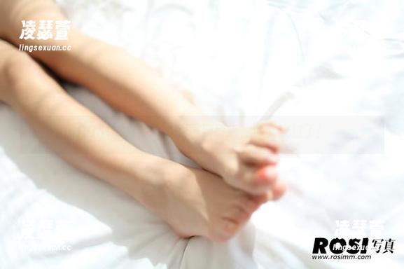 ROSI的白裙：从原图到壁纸，你又被过了！