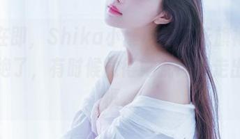 原图在即，Shika小鹿鹿的万花旗袍演绎得太绝了，有时候觉得她就像是走出了画框。