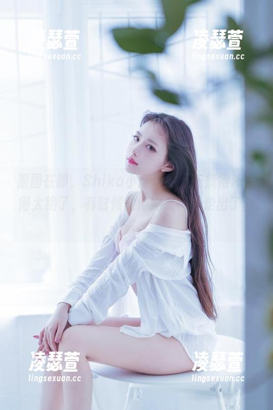 原图在即，Shika小鹿鹿的万花旗袍演绎得太绝了，有时候觉得她就像是走出了画框。