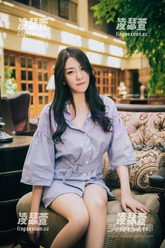 TouTiao头条女神-小小鱼 TouTiao头条女神 - 小小鱼的女王,图包在水面上摇曳,你忍不住想看吗?