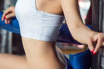 UGirls尤果网 – 看，王轶玲的天台写真高清分享，每一张都是“这是你的天台吗？”的悬念！