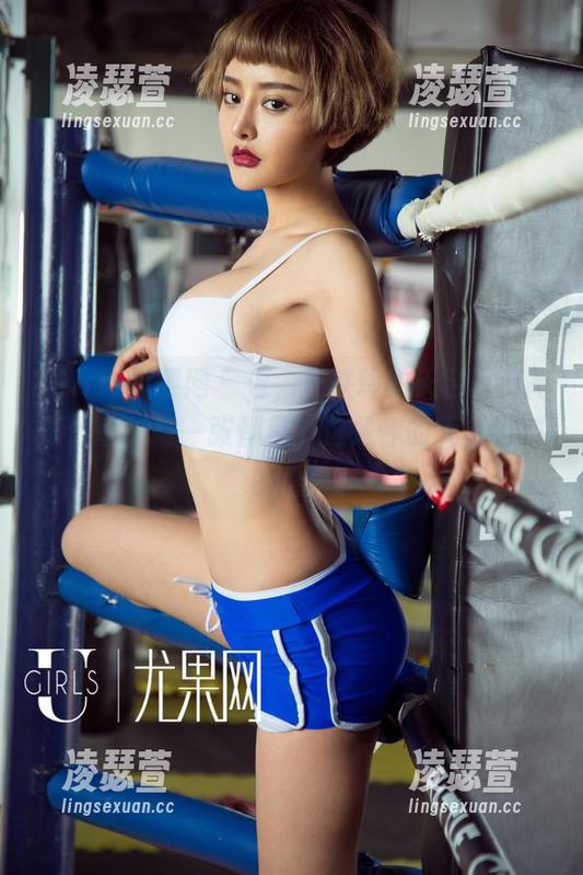 UGirls尤果网 - 看，王轶玲的天台写真高清分享，每一张都是“这是你的天台吗？”的悬念！