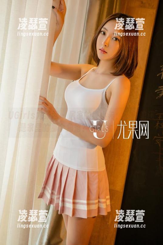 UGirls尤果网 - 居家的纯小希：图书馆还是家里的那个角落？资源太丰富了。