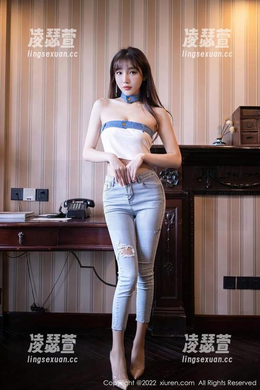 Xiuren秀人网 - 偷偷告诉你，FoxYini孟狐狸的私拍中有个秘密，一定要哈哈哈哈哈哈！