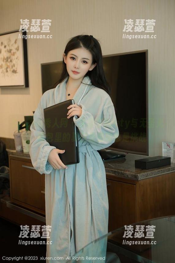 Xiuren秀人网-徐莉芝Booty Xiuren秀人网 - 徐莉芝Booty与无圣光:图包里的夏日是温度也是挑战