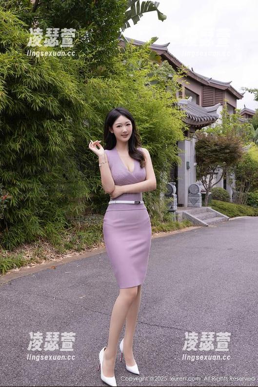 Xiuren秀人网 - 这一季，杨晨晨用香槟色礼裙给你带来了奢华的低调，精选写真就像滑落的酒杯，慢慢迷醉！