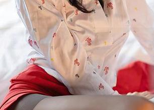 YouMi尤蜜荟 – 乔漫妮mina写真分享：白丝搭配，她怎能不让你瞩目？