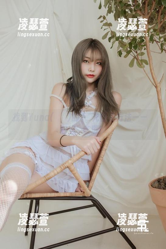 找到Yuna(윤아)的無聖光自拍方法——圖包有點意思！