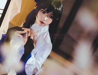这不是只为了吸血吗？coser衣衣的护士服壁纸大出“血”！