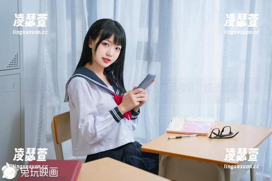 lovely呆玄 这就是lovely呆玄的薄纱,满满都是“无意识”的美图流露。
