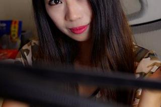 pans – 安妮的吊带，每一幅图包里的样子都透着些不羁，真想一直盯着看下去。