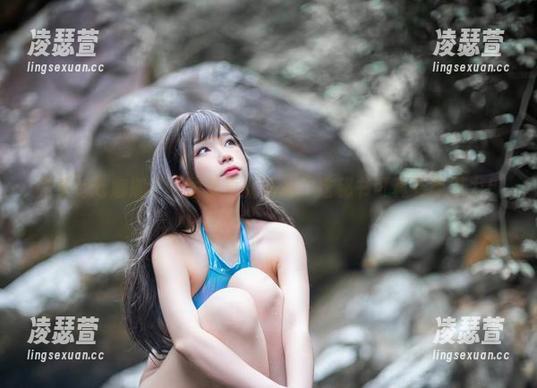 先看七七娜娜子的图集更新再说，这秘书可真有吸引力！