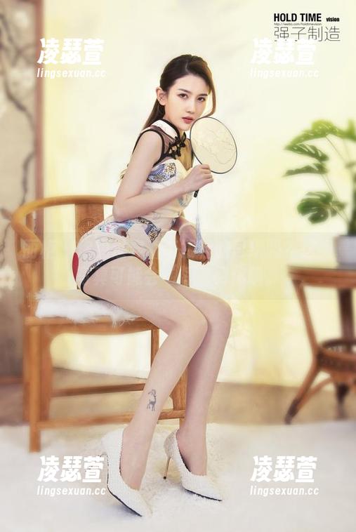 丽柜-司琪 丽柜 - 你见过穿着高跟鞋的司琪吗?这组写真可能会“摔”到你哦。