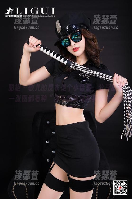 丽柜 - 敏儿的皮衣是个小话题，分享的每一张图都有种“你不想知道我其实在想啥”之感。