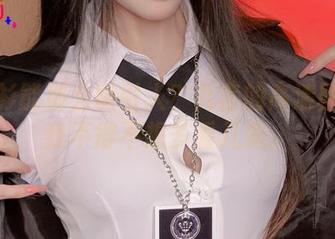 白衬衫能那么吸引人？九言的高清图包让我不得不想多看几遍。