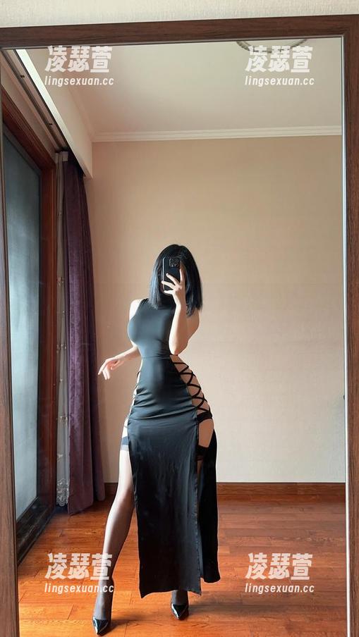 俏妞qiaoniuTT 微密圈 - 俏妞qiaoniuTT制服系列:美图上线,下载点我就好,嘿嘿!