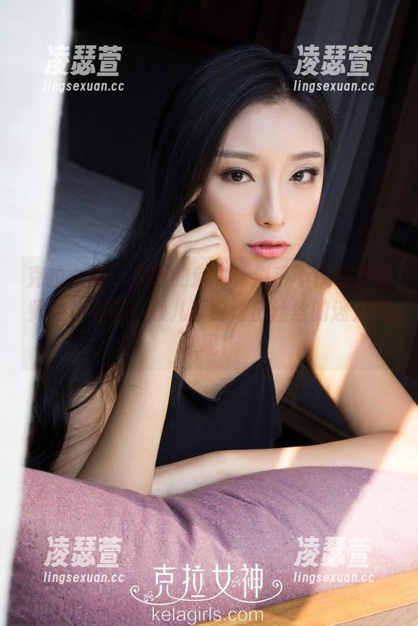克拉女神-颖儿 克拉女神 - 原图的魅力,似乎不仅是摄影师的功劳啊,颖儿不时透出丝丝的迷人气息呢!