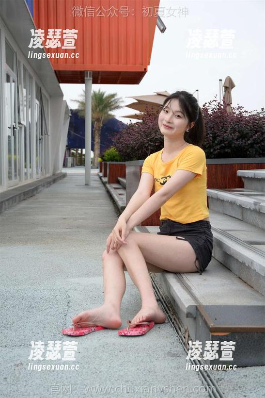 初夏女神-环环 初夏女神 - “姐妹情”这么动人的主题,环环的写真全集却没有我想象中的剧烈波动…