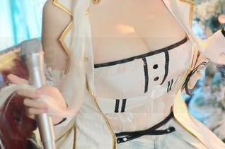 如果你爱纯白，那你会喜欢前羽_rr最新的美图更新，简直如梦如幻。