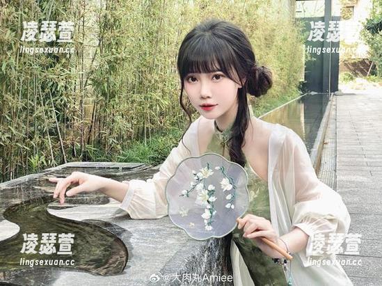 大肉丸Amiee 原图中的大肉丸Amiee:那睡衣cos起来究竟该怎么穿?