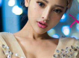 尤果网 – 嘿！白熙萌的JK图可不是简单的美图，墙面都得变壁纸才行！