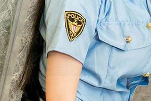 尤果网 – 米米的户外分享：这地方真好，但我更关心她的服装选择。