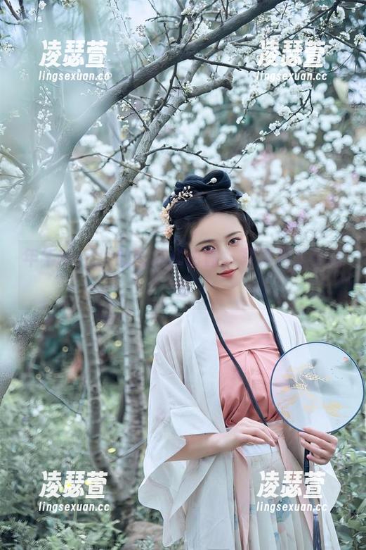 年年Nnian 年年Nnian的图库和白露,写真界的茶话会
