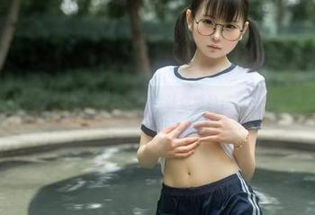 小心，幼水铃衣的修女图包可能会让你重拾信仰——信仰她的美。