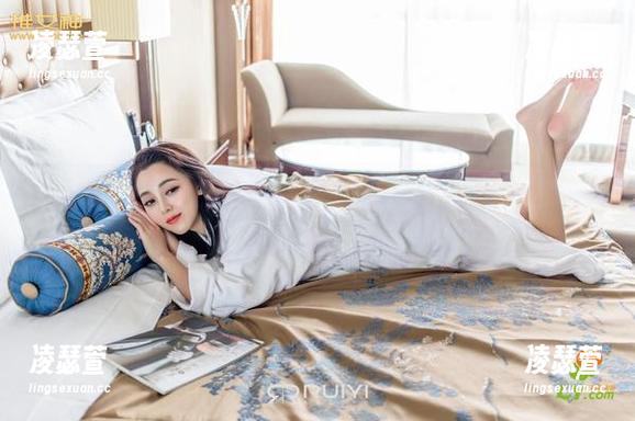 推女神-梓萱Crystal 推女神 - 裤里丝vs.梓萱Crystal的写真合集:你会选哪个引人瞩目的视角?