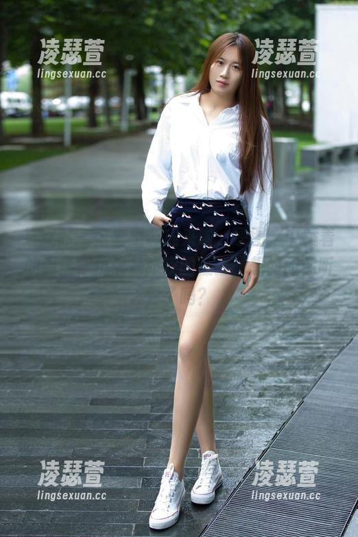 推女郎-王馨瑶 推女郎 - 全套王馨瑶来啦,原图之中藏着的温柔,仿佛是昨夜的低语,想问问你听到了吗?
