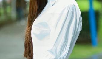 推女郎 – 有种难得的“免费”，谭冰夏日图册，让人不自觉多看几眼。