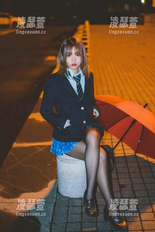 柒柒不可爱 套图里的柒柒不可爱,怎么回事?这可是女神本人?