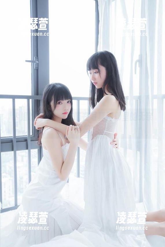桜桃喵 学姐的调整:桜桃喵在写真图册里的无奈摆拍