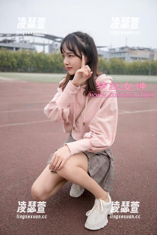 梦丝女神-雪馨 梦丝女神 - 如果雪馨的妹妹是一道风景:点击图包,别忘了点赞哦!