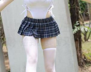 模范学院 – 没想到Abby王乔恩的短裙可以这么美，捡到的美图又多了一件！