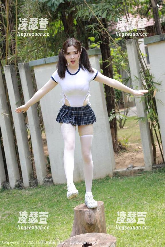 模范学院 - 没想到Abby王乔恩的短裙可以这么美，捡到的美图又多了一件！