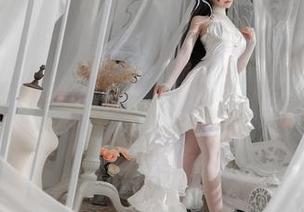 樱落Selena的魔法在圣诞自拍图集中闪烁，萌得连雪人都想争宠！