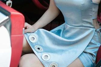 爱尤物 – 小苑嫣的制服福利，图片一看就让你不停回味。