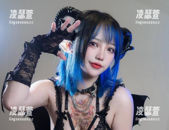 原图奉上，狐洛洛子最新系列黑长直，别问我为什么这么吸引。