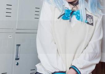 王胖胖u穿水手服，稍微有点像个萌系船长
