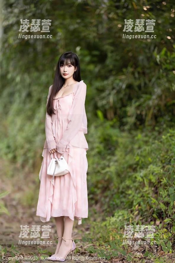 秀人网 - Emily顾奈奈酱私房图集：丝袜与内衣的混搭，果然是进入了时空隧道！