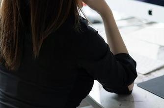 秀人网 – 在图库中，K8傲娇萌萌Vivian的学姐作品，有种说不出的吸引力