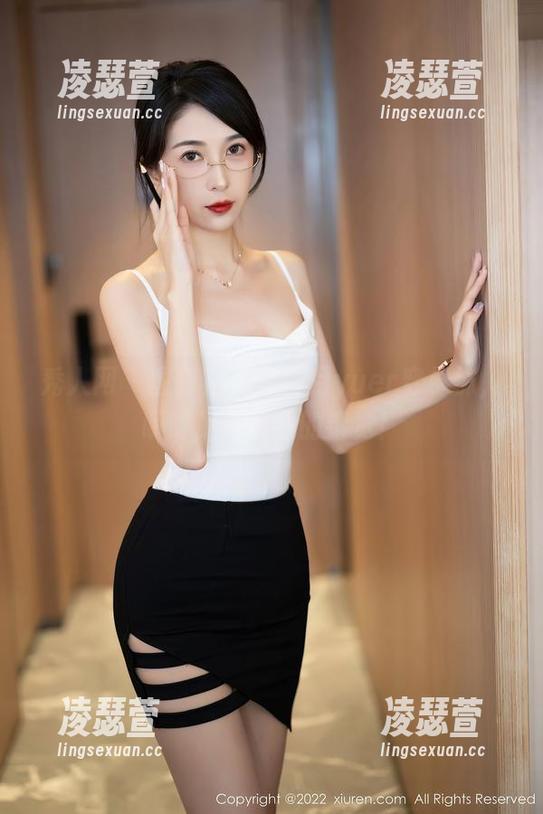 秀人网-冷月yuer 秀人网 - 图集福利:冷月yuer穿棉袜,明明是个温暖的错觉!