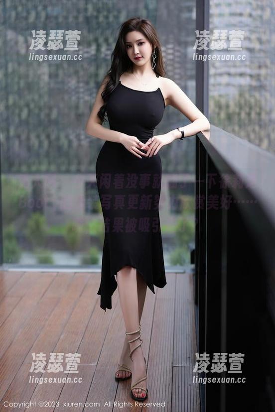 秀人网 - 今天闲着没事就翻了一下徐莉芝Booty的泳装写真更新努力欣赏美好……呃，结果被吸引走了？