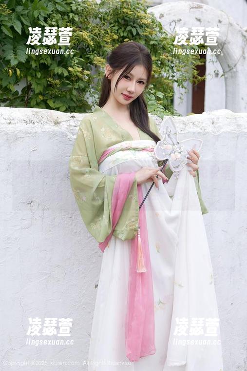 秀人网 - 林文文的‘修女’写真，免费奉上，看着看着又想捏一把！